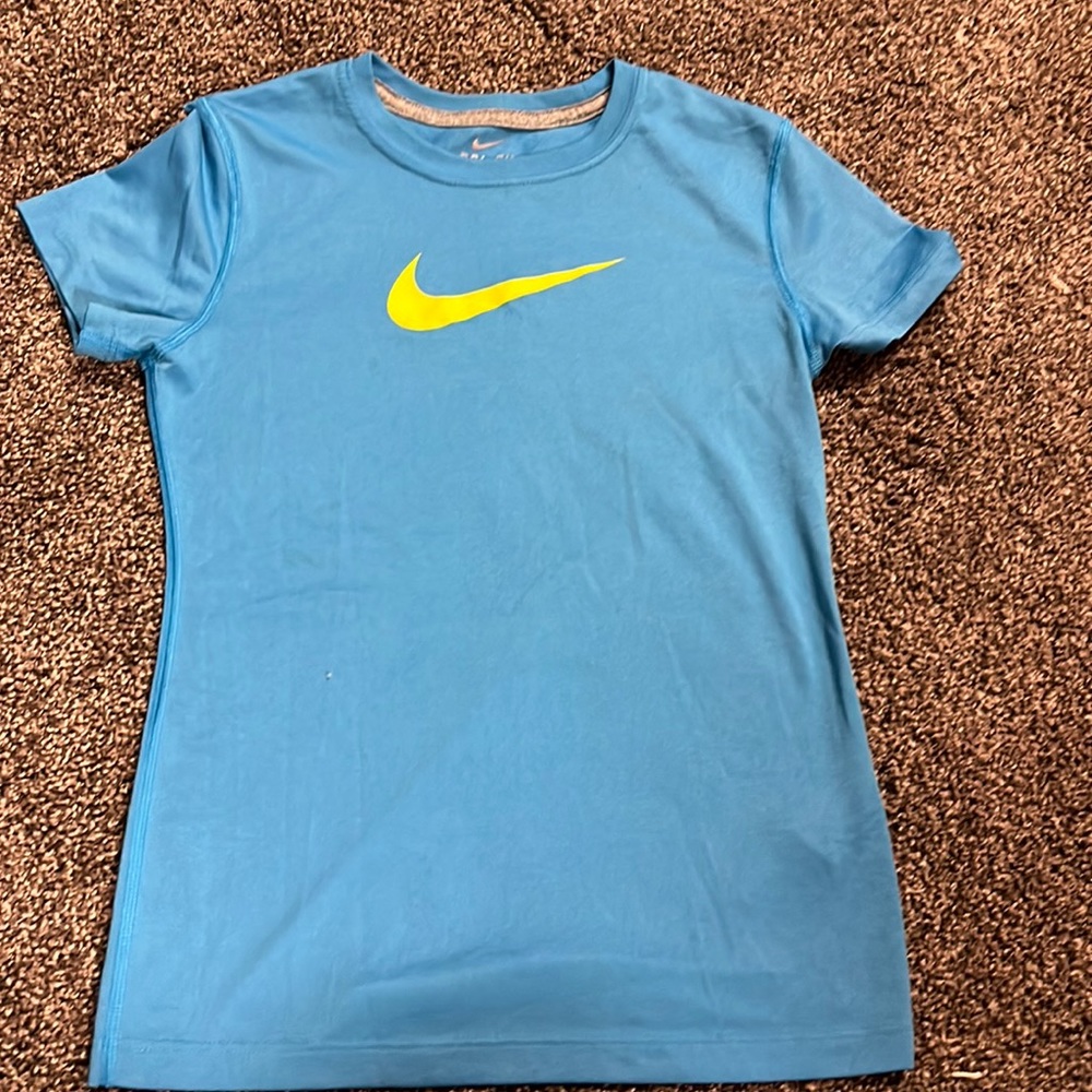Girls Nike dry fit shirt
